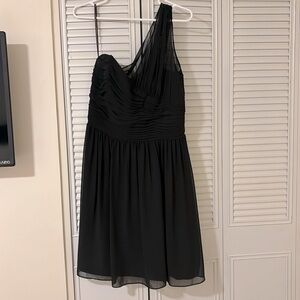 3/$20! Black one shoulder Laundry by design dress with rouching detail. Size 6